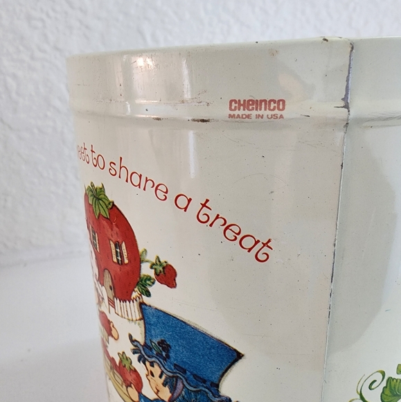 Vintage 1982 Strawberry Shortcake metal tin American Greetings Corp Cheinco - Picture 7 of 7